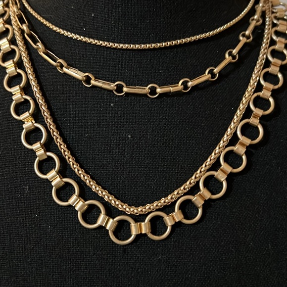 Short necklace - Picture 2 of 5